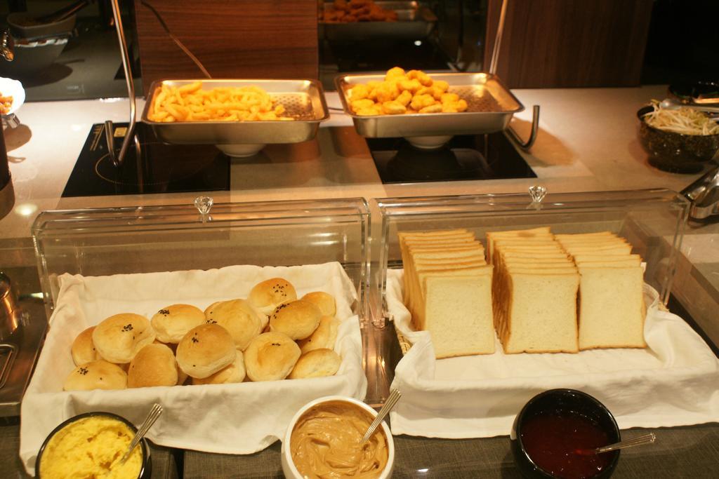 Maple Hotel Đài Nam Ngoại thất bức ảnh